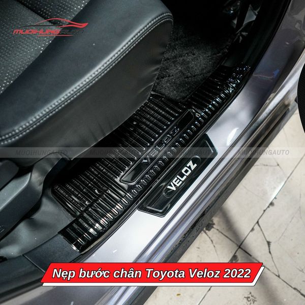 Nẹp Bước Chân Toyota Veloz 2022