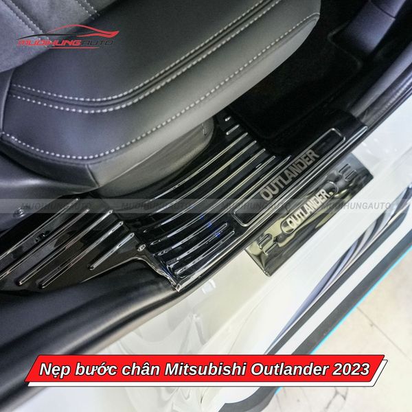 Nẹp Bước Chân Mitsubishi Outlander 2023