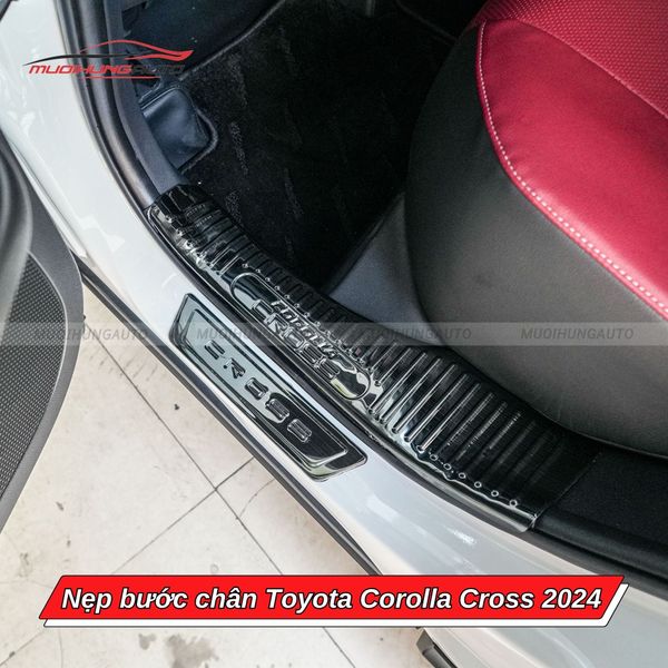 Nẹp Bước Chân Toyota Corolla Cross 2024