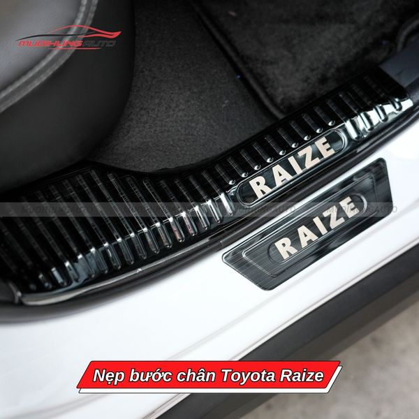 Nẹp Bước Chân Toyota Raize