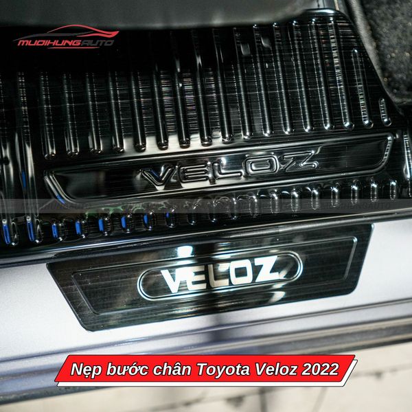 Nẹp Bước Chân Toyota Veloz 2022