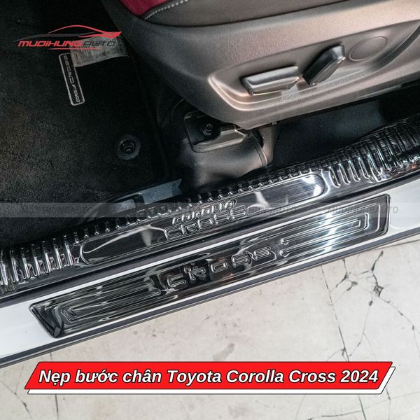 Nẹp Bước Chân Toyota Corolla Cross 2024