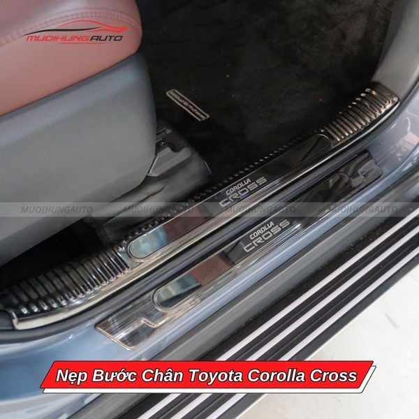 Nẹp Bước Chân Toyota Corolla Cross