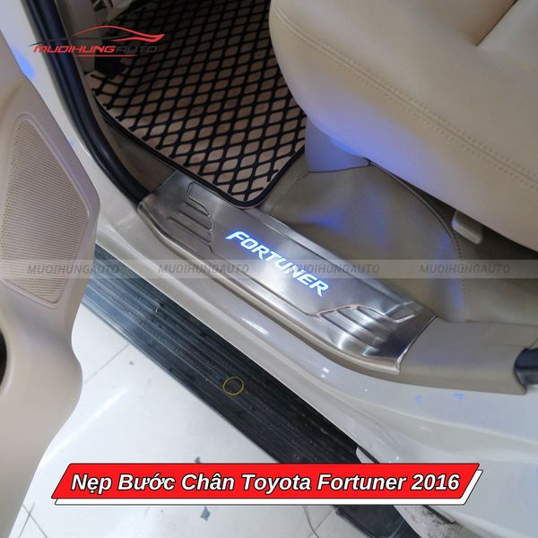 Nẹp Bước Chân Toyota Fortuner 2016