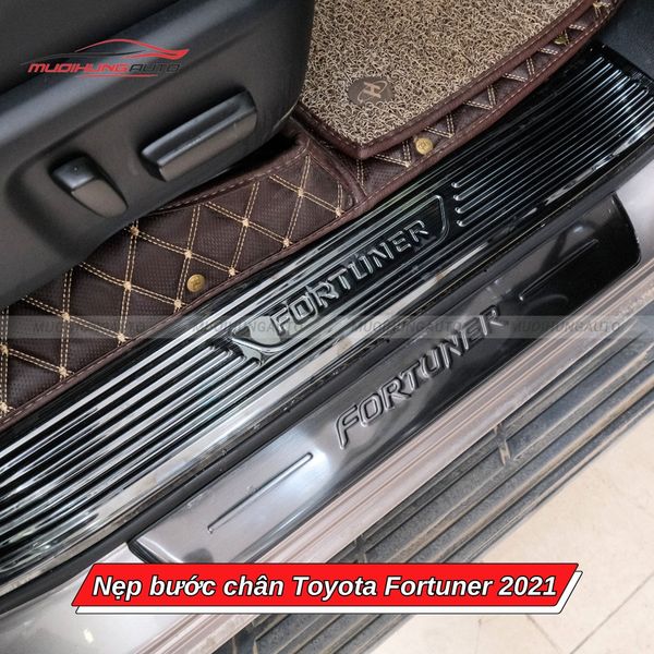 Nẹp Bước Chân Toyota Fortuner 2021