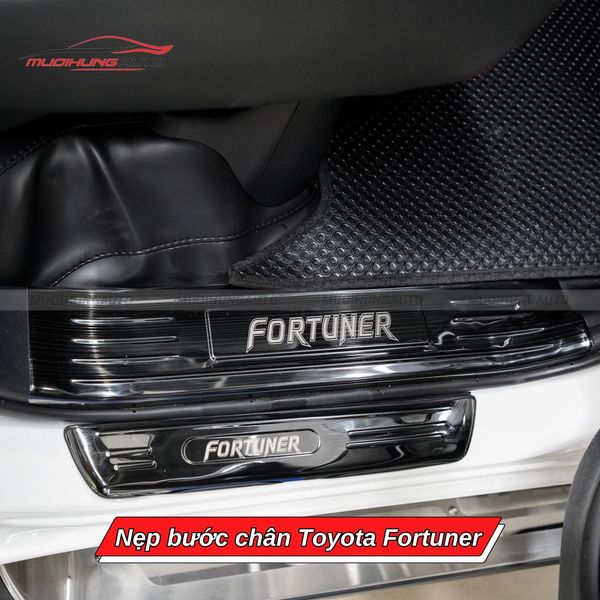 Nẹp Bước Chân Toyota Fortuner 2022