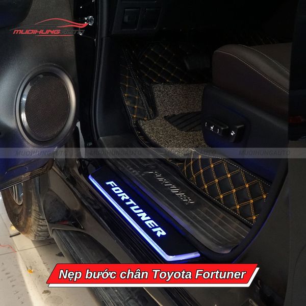 Nẹp Bước Chân Toyota Fortuner