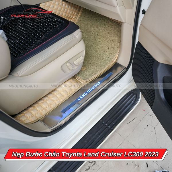 Nẹp Bước Chân Toyota Land Cruiser LC300 2023
