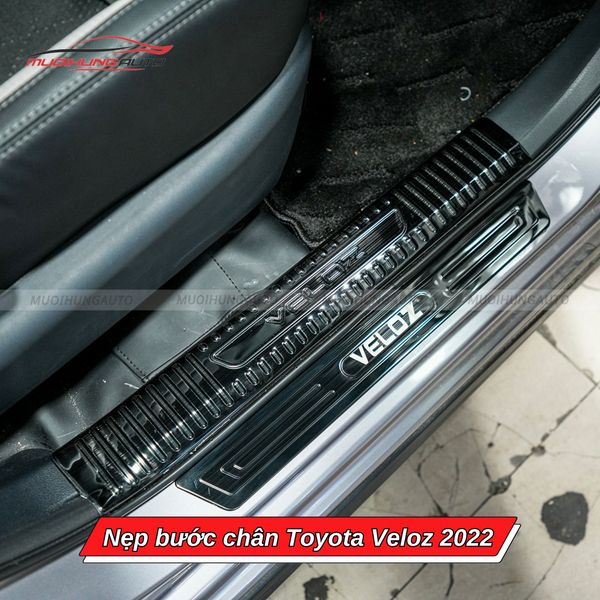 Nẹp Bước Chân Toyota Veloz 2022