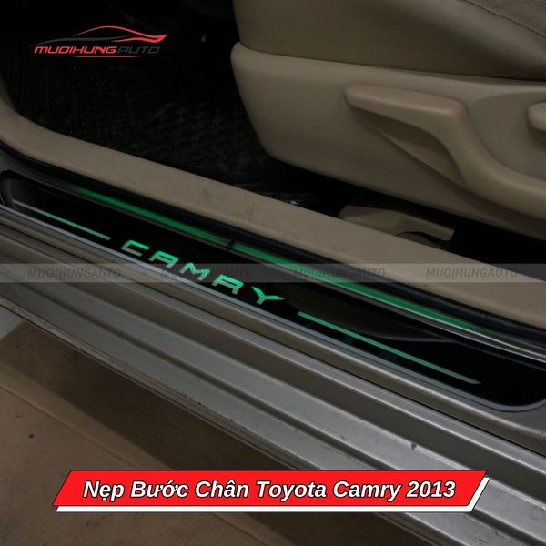 Nẹp Bước Chân Toyota Camry 2013