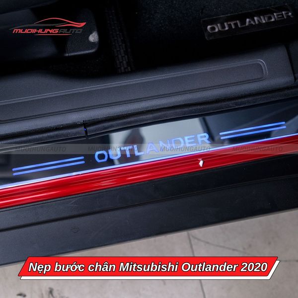 Nẹp Bước Chân Mitsubishi Outlander 2020