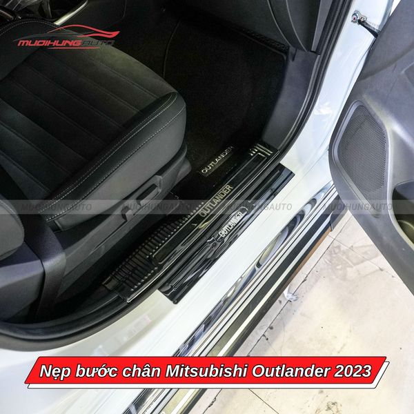 Nẹp Bước Chân Mitsubishi Outlander 2023