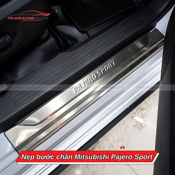Nẹp Bước Chân Mitsubishi Pajero Sport