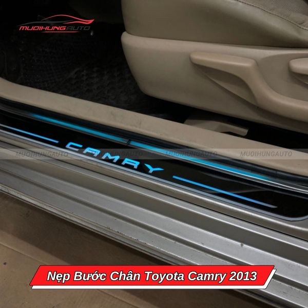 Nẹp Bước Chân Toyota Camry 2013