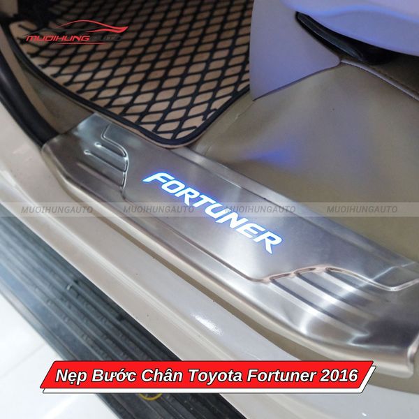 Nẹp Bước Chân Toyota Fortuner 2016