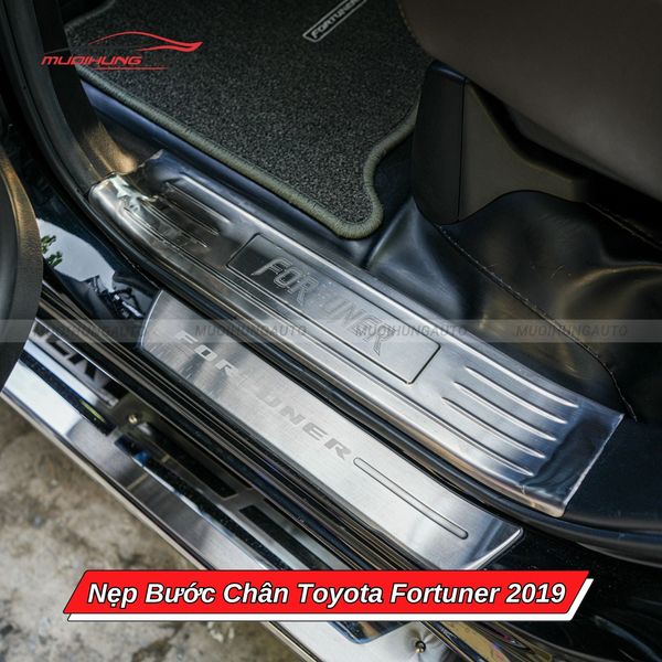 Nẹp Bước Chân Toyota Fortuner 2019