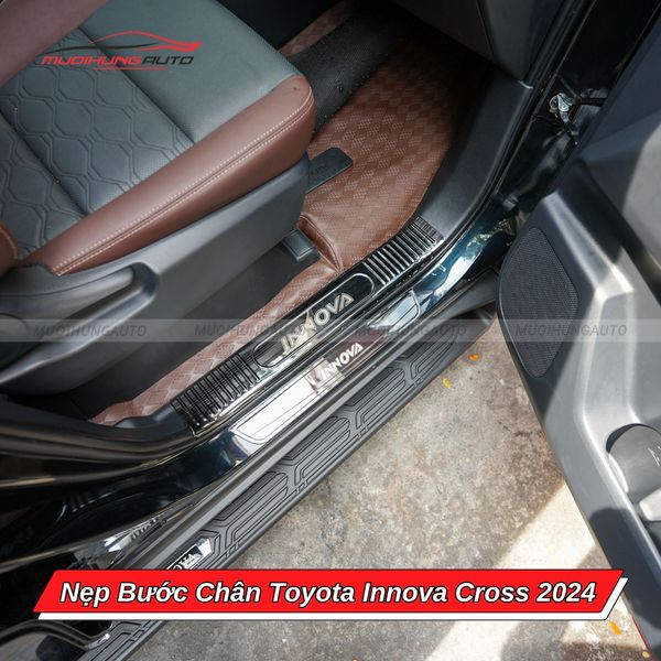 Nẹp Bước Chân Toyota Innova Cross 2024