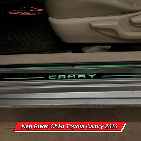 Nẹp Bước Chân Toyota Camry 2013