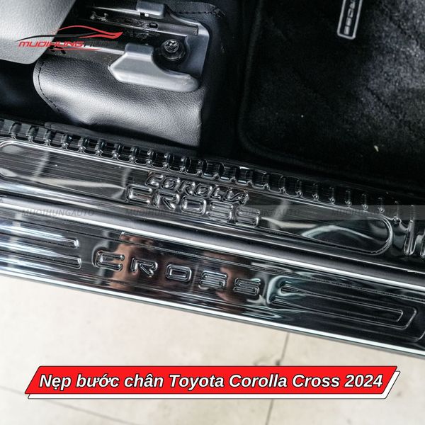 Nẹp Bước Chân Toyota Corolla Cross 2024