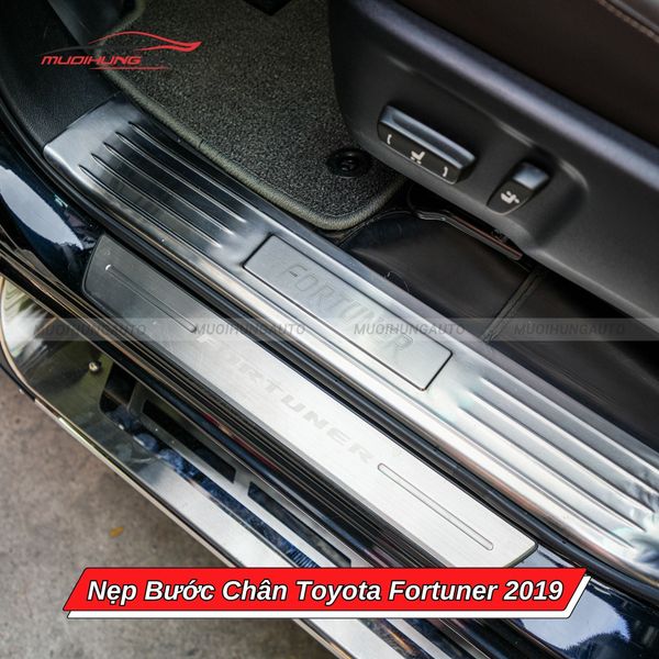 Nẹp Bước Chân Toyota Fortuner 2019