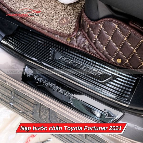 Nẹp Bước Chân Toyota Fortuner 2021