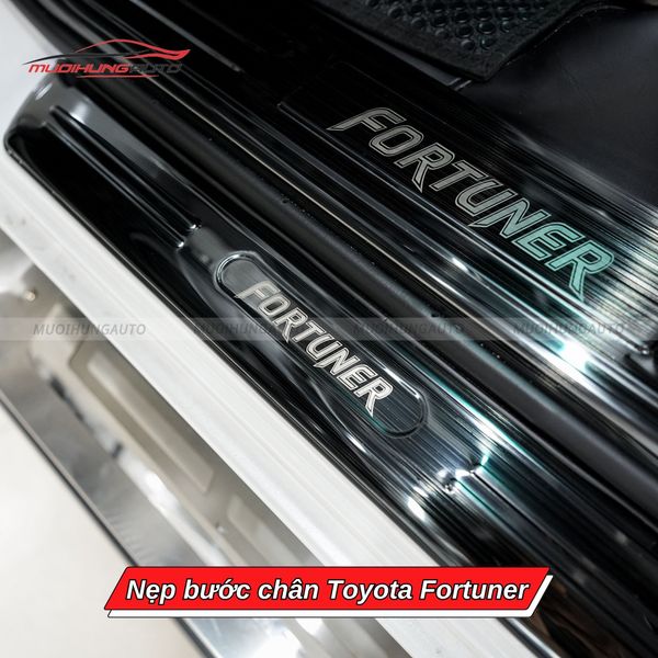 Nẹp Bước Chân Toyota Fortuner 2022