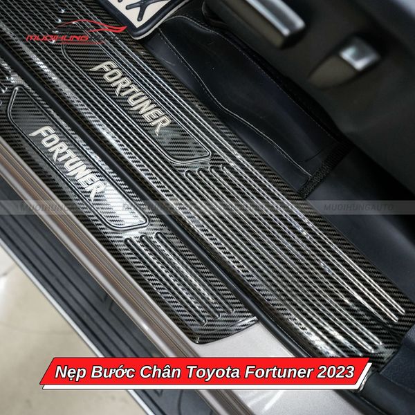 Nẹp Bước Chân Toyota Fortuner 2023
