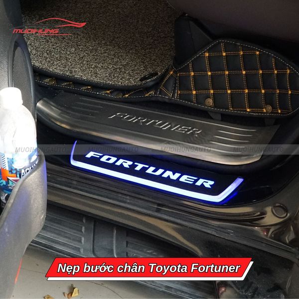 Nẹp Bước Chân Toyota Fortuner