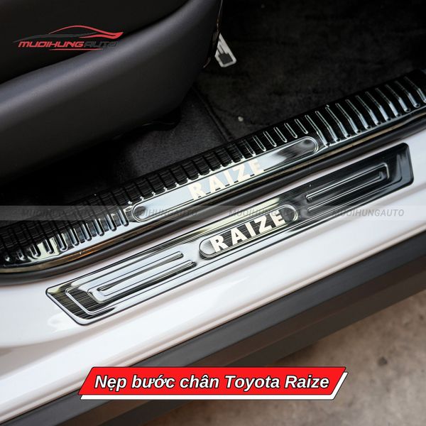 Nẹp Bước Chân Toyota Raize