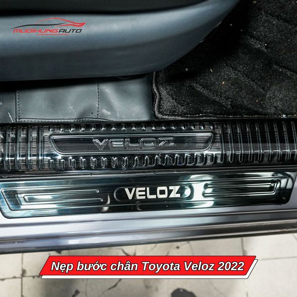 Nẹp Bước Chân Toyota Veloz 2022