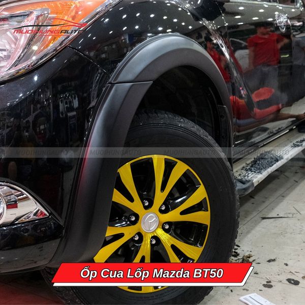 Ốp Cua Lốp Mazda BT50