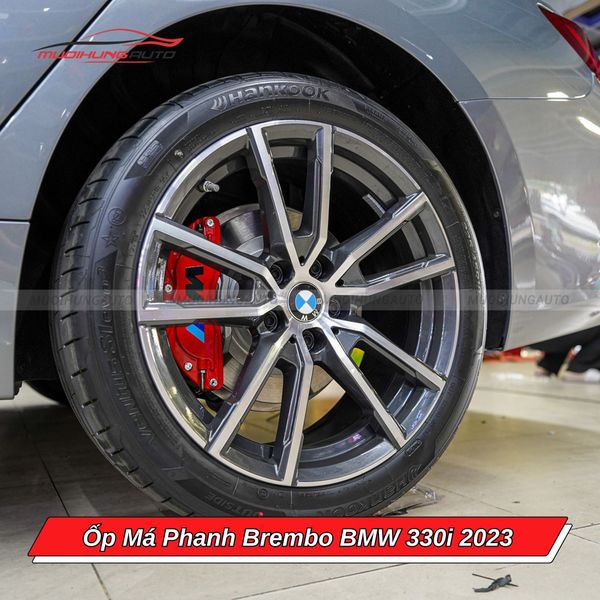 Ốp Má Phanh Brembo BMW 330i 2023