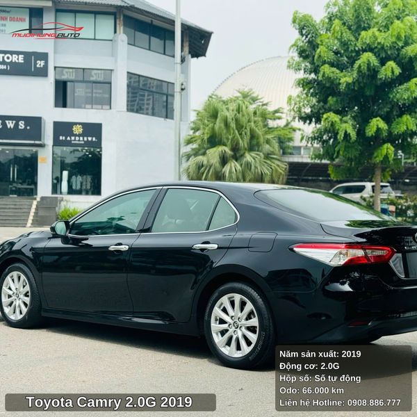 Toyota Camry 2.0G - 2019