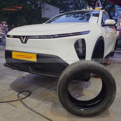 Tráng lốp chống đinh ô tô Vinfast Limo Green