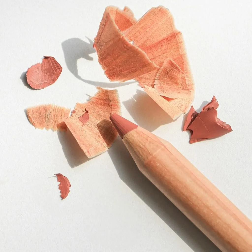  CHÌ KẺ VIỀN MÔI CLIO 