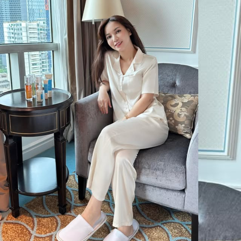  DEAL 8A: BỘ ĐỒ NGỦ SATIN - MÀU KEM 