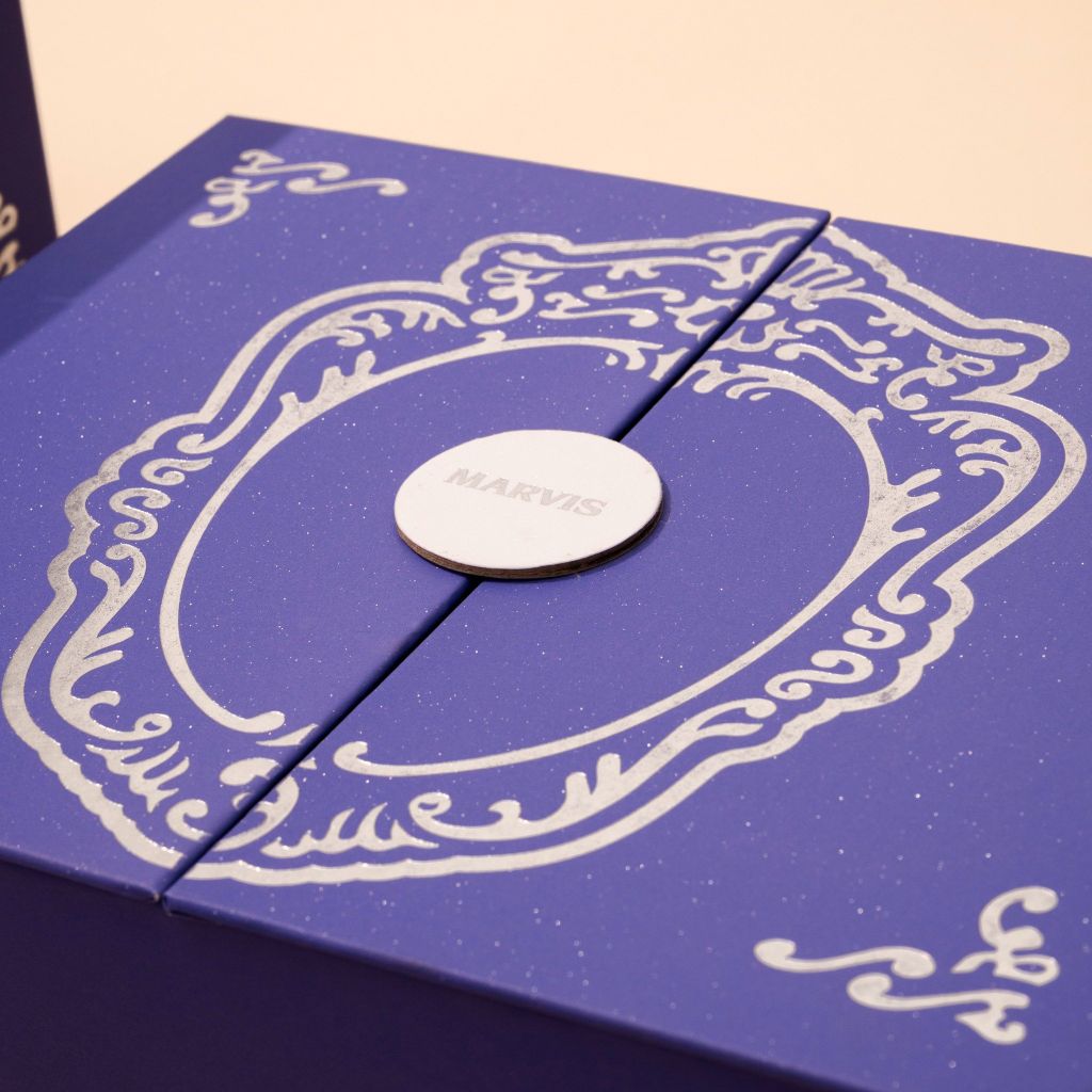  DEAL 4: PERFECT COUPLE BOX SET KEM ĐÁNH RĂNG 75/85ML & NƯỚC SÚC MIỆNG 400ML PHA SẴN MARVIS - PHIÊN BẢN GIỚI HẠN TẶNG KÈM ĐẾ DỰNG KĐR 