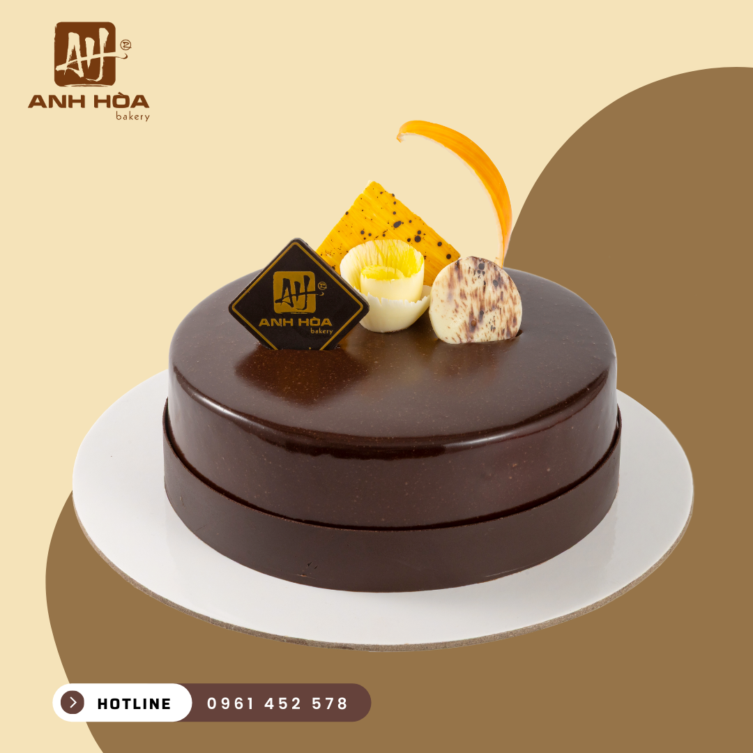 DARK CHOCOLATE CREAM CAKE