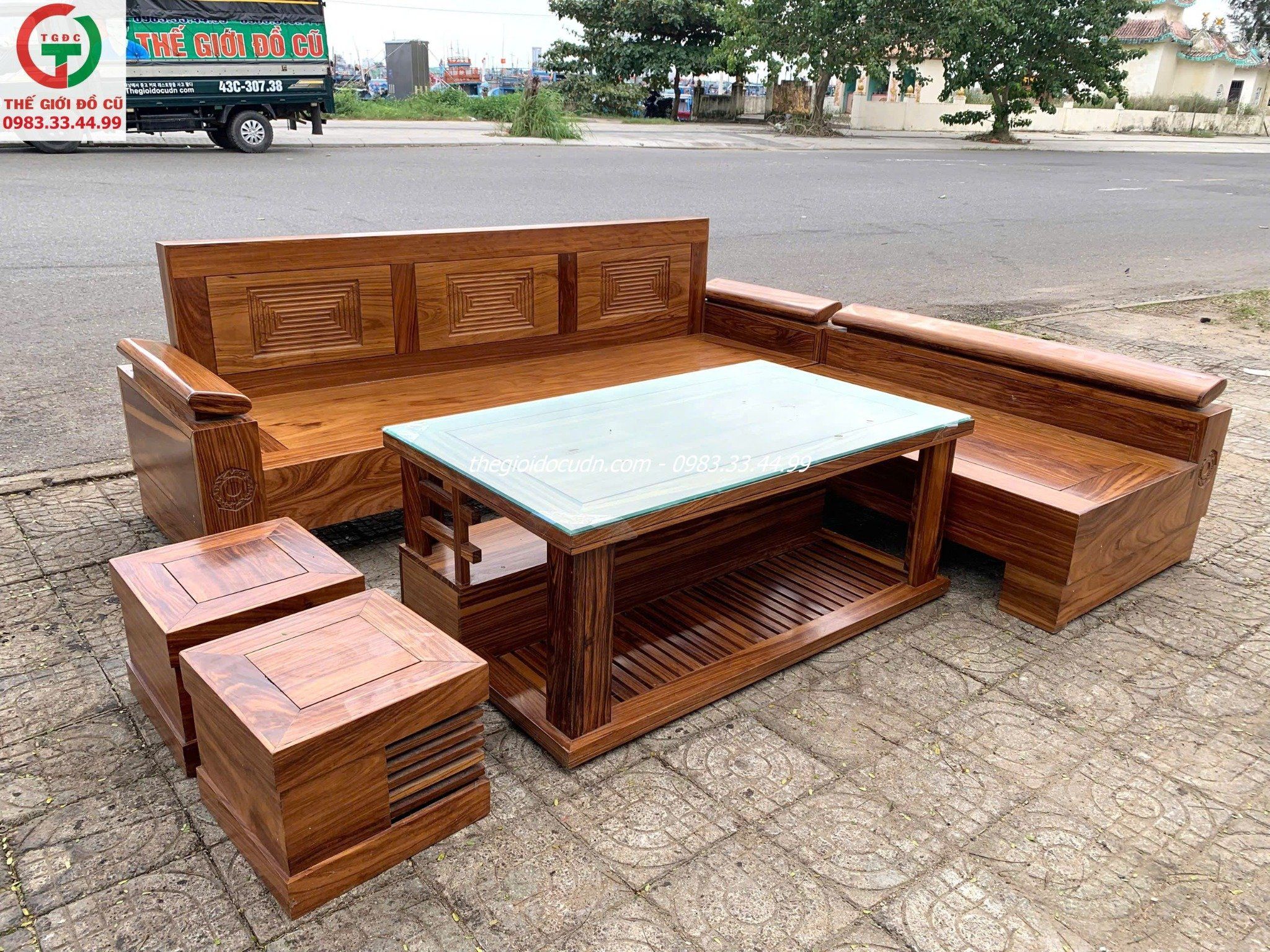 Salon gỗ thanh lý