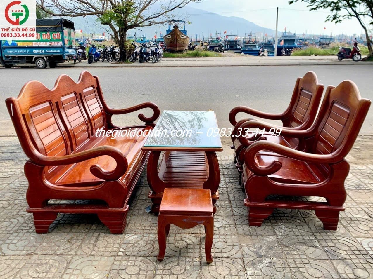 Salon gỗ thanh lý