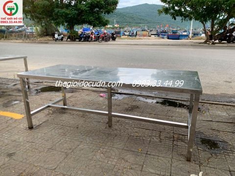 Bàn chế biến thanh lý