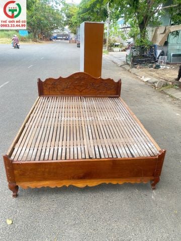 Giường gỗ thanh lý