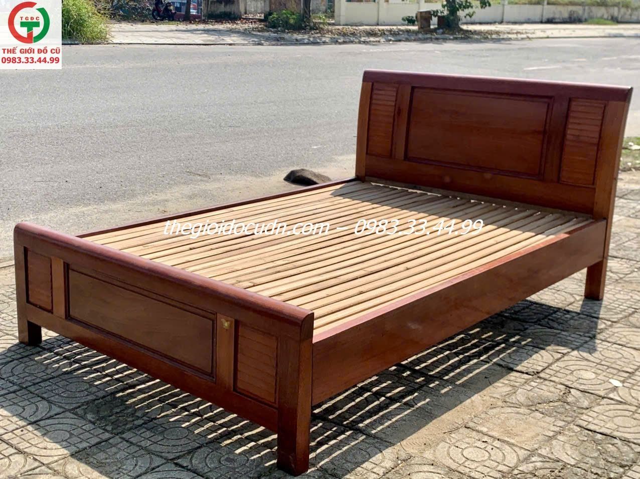 Giường gỗ thanh lý