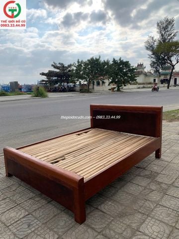 Giường gỗ thanh lý