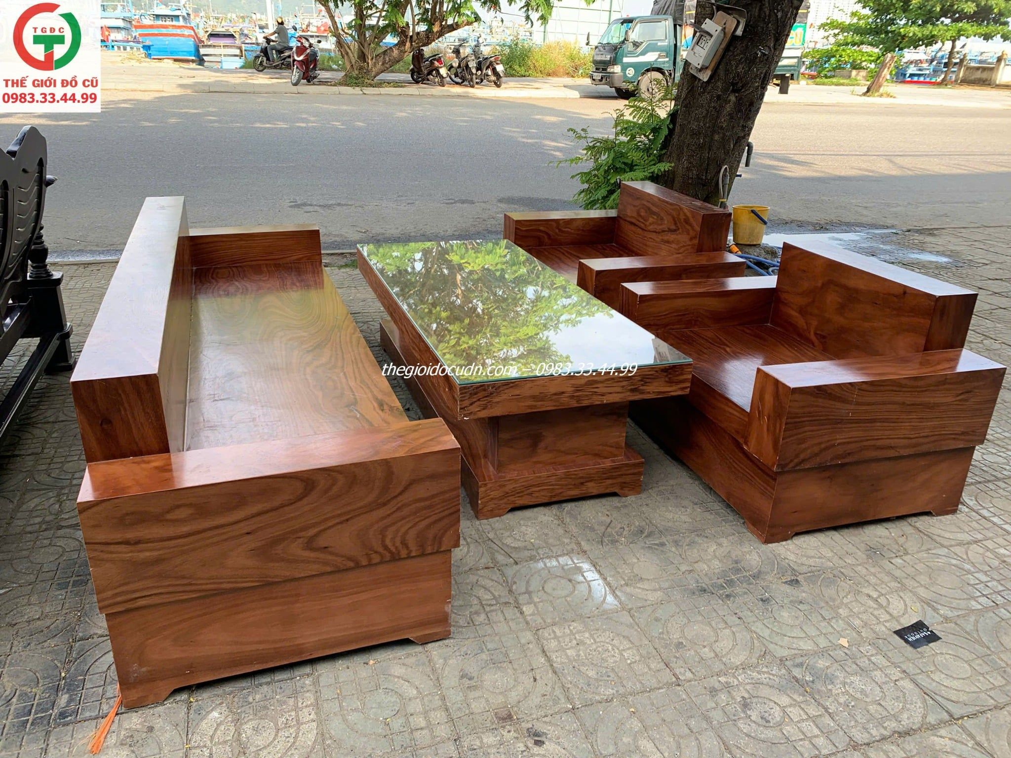 Salon gỗ tự nhiên thanh lý