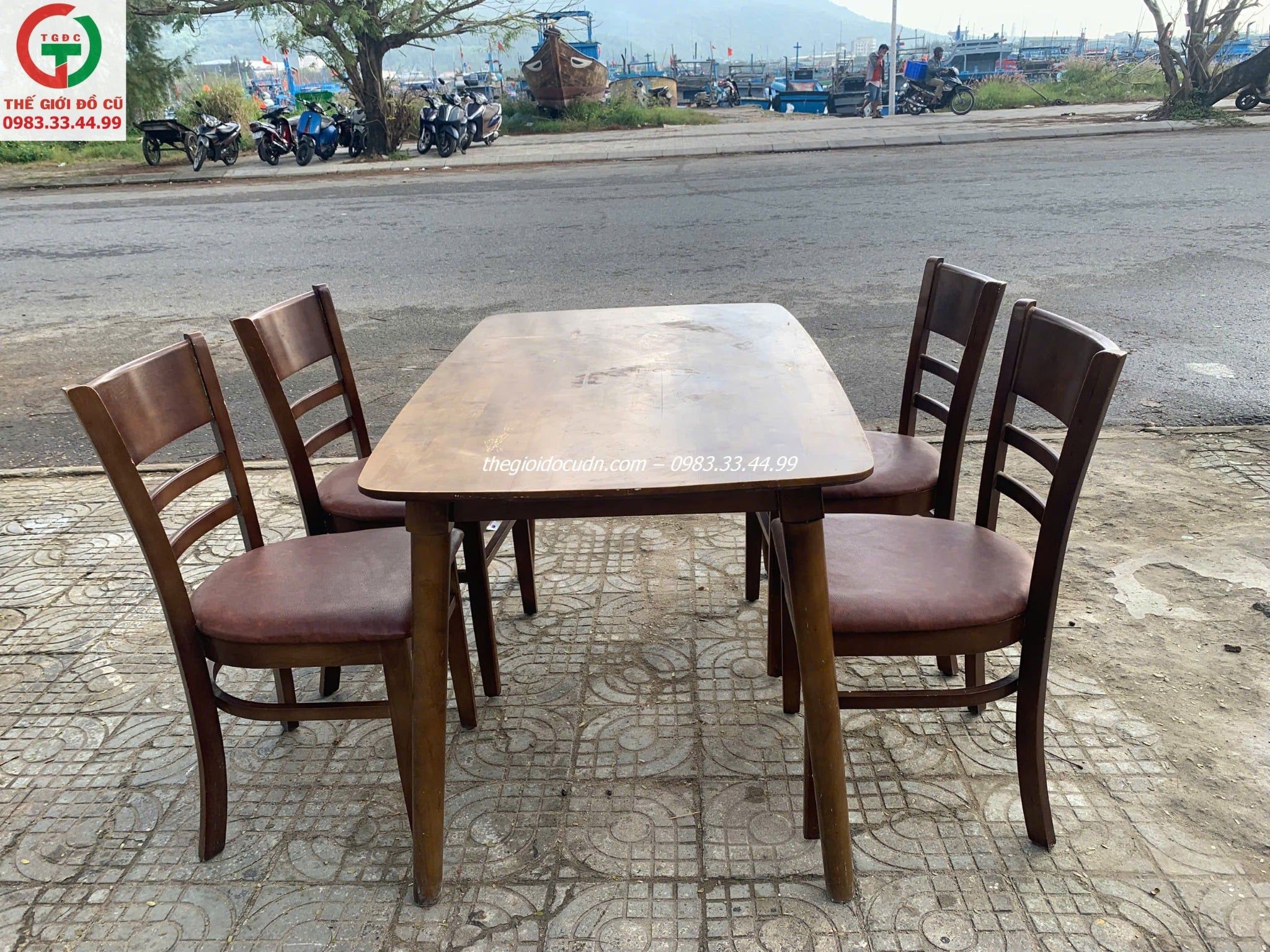 Bàn ghế ăn thanh lý