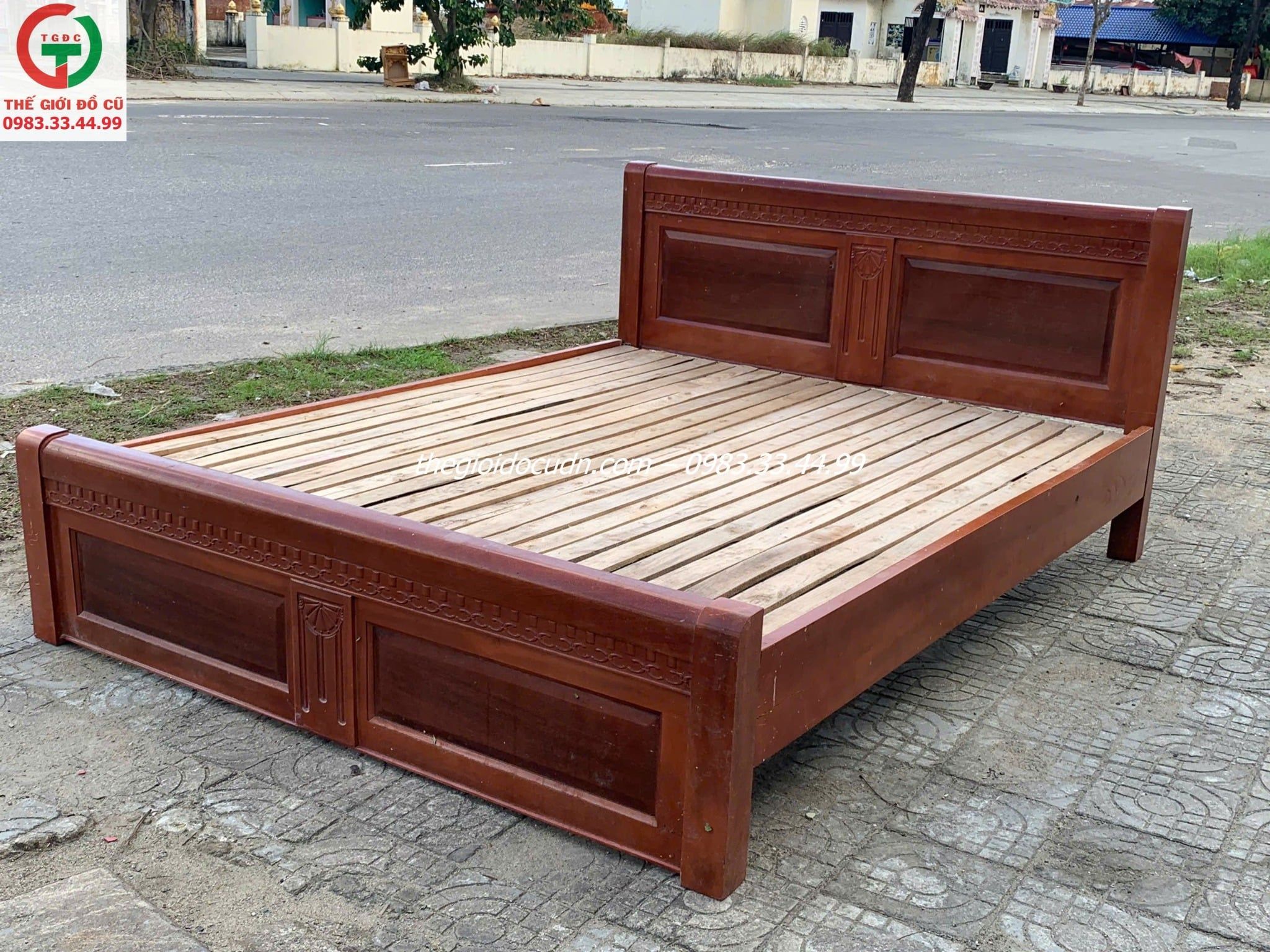 Giường gỗ thanh lý