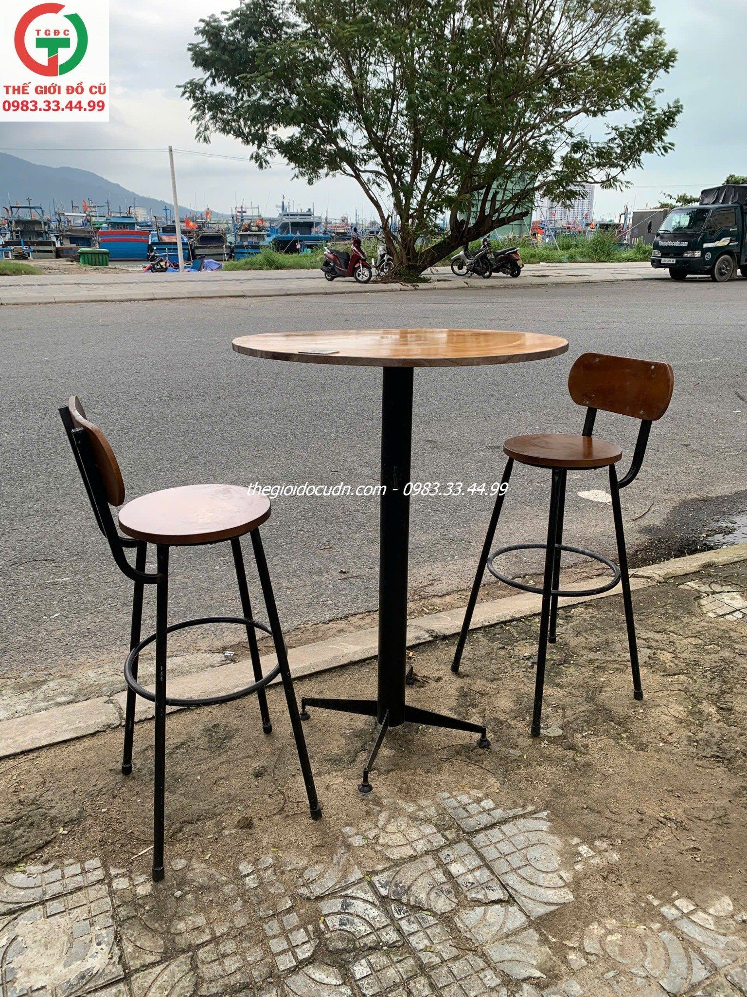 Bàn ghế bar thanh lý