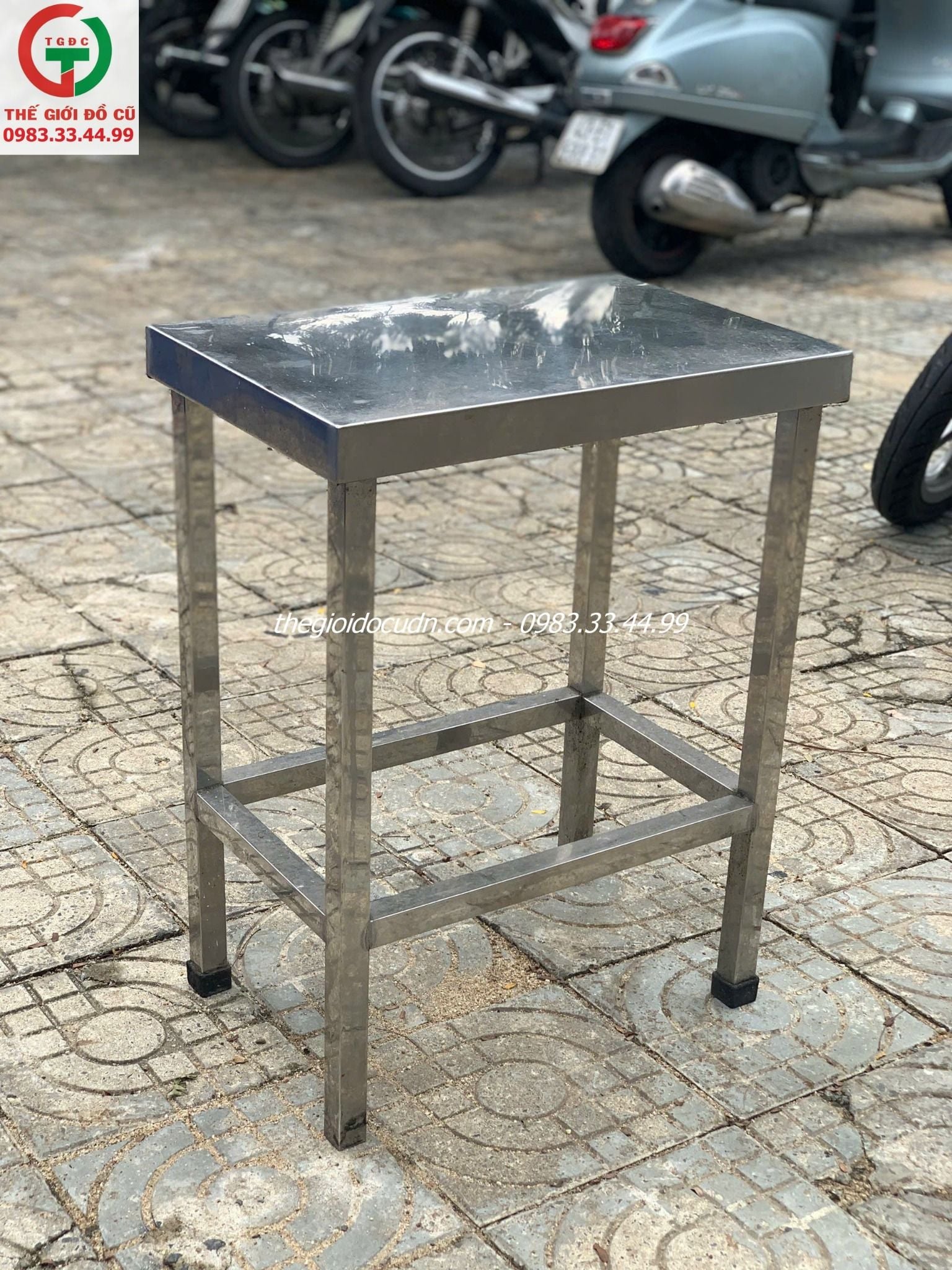 Bàn chế biến thanh lý