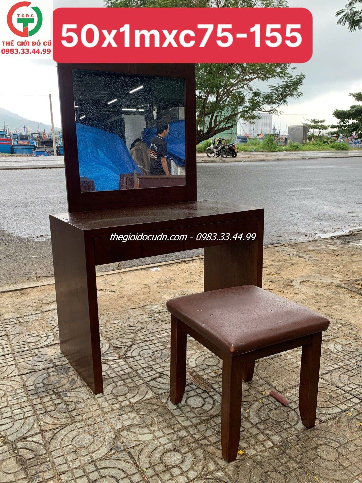 Bàn phấn thanh lý